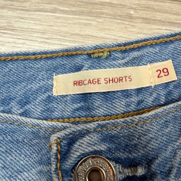 Levis Premium Ribcage Shorts Womens 29 Light Wash High Rise Distressed Denim - Picture 2 of 10